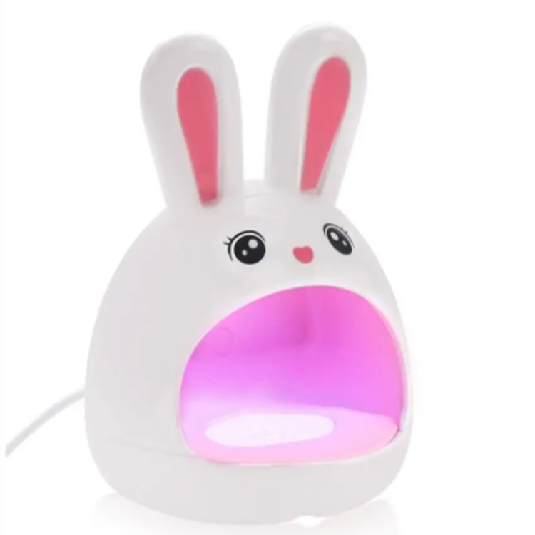 چگونه یک لامپ ناخن بر استانداردهای مانیکور حرفه ای در سراسر جهان تأثیر می گذارد؟